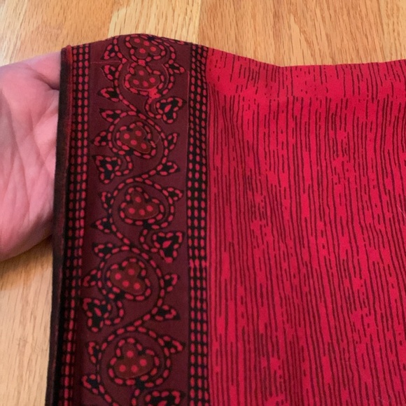 New Made in India Red Black & Gold Cotton “Free Size” V-Neck Dress w/Side Slits - Picture 5 of 11